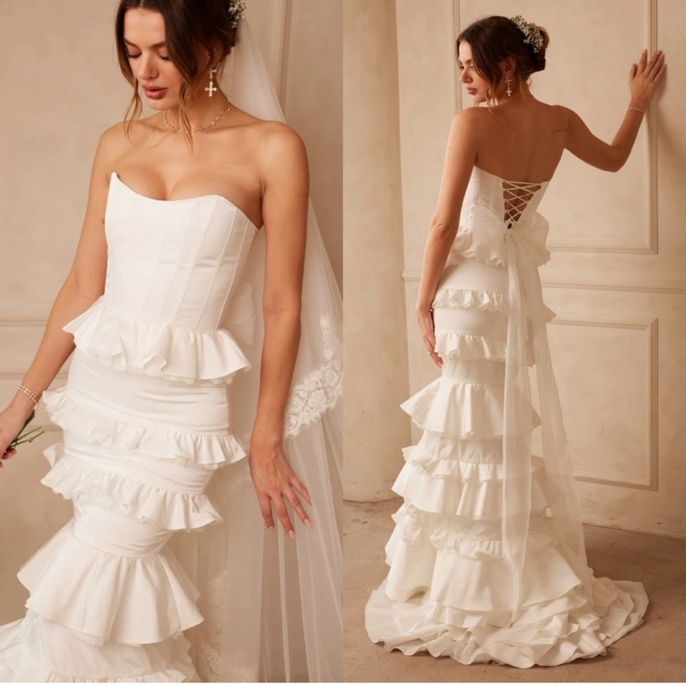 V. Chapman Milano Set in White. Size 6